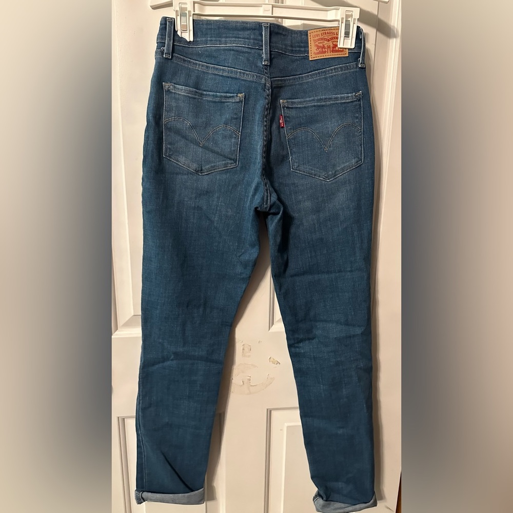 SOLD - Mid Rise Skinny Floral Embroidered Levi’s Jeans - Picture 7 of 8